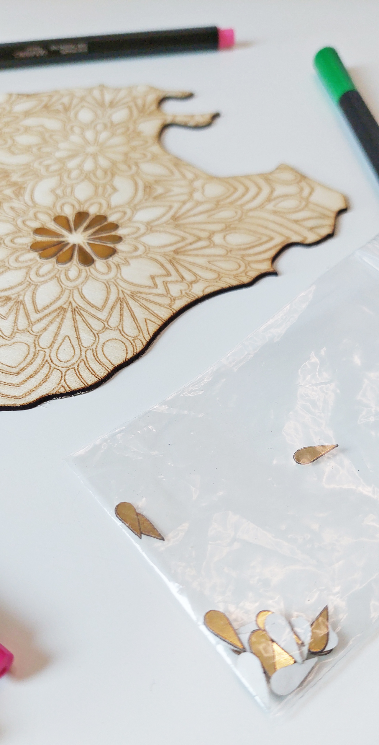 Ansicht 3 von Mandala „Mallorca Silhouette – mit goldenen Blüten