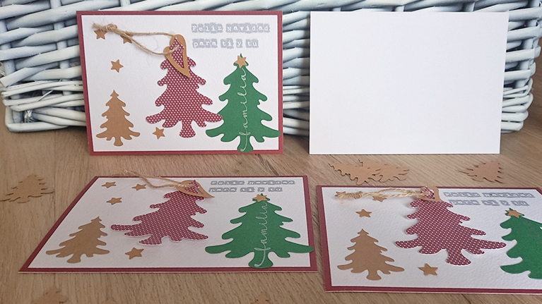 Weihnachtskarte mit Baumschmuck