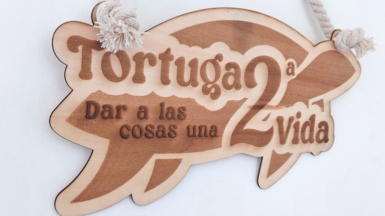 Dein Logo als Holzschild von Mallorca Geschenke