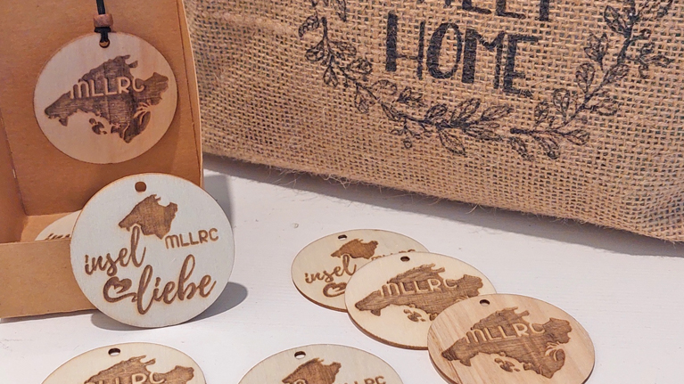 Runder Holzanhänger „Inselliebe / MLLRC“
