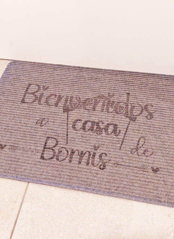 Personalisierte Fußmatte „Bienvenidos“ – ein kleines Geschenk mit Herz