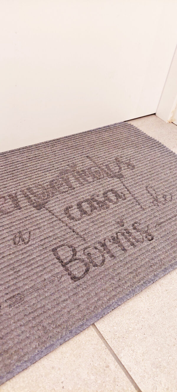 Personalisierte Fußmatte „Bienvenidos“ – ein kleines Geschenk mit Herz