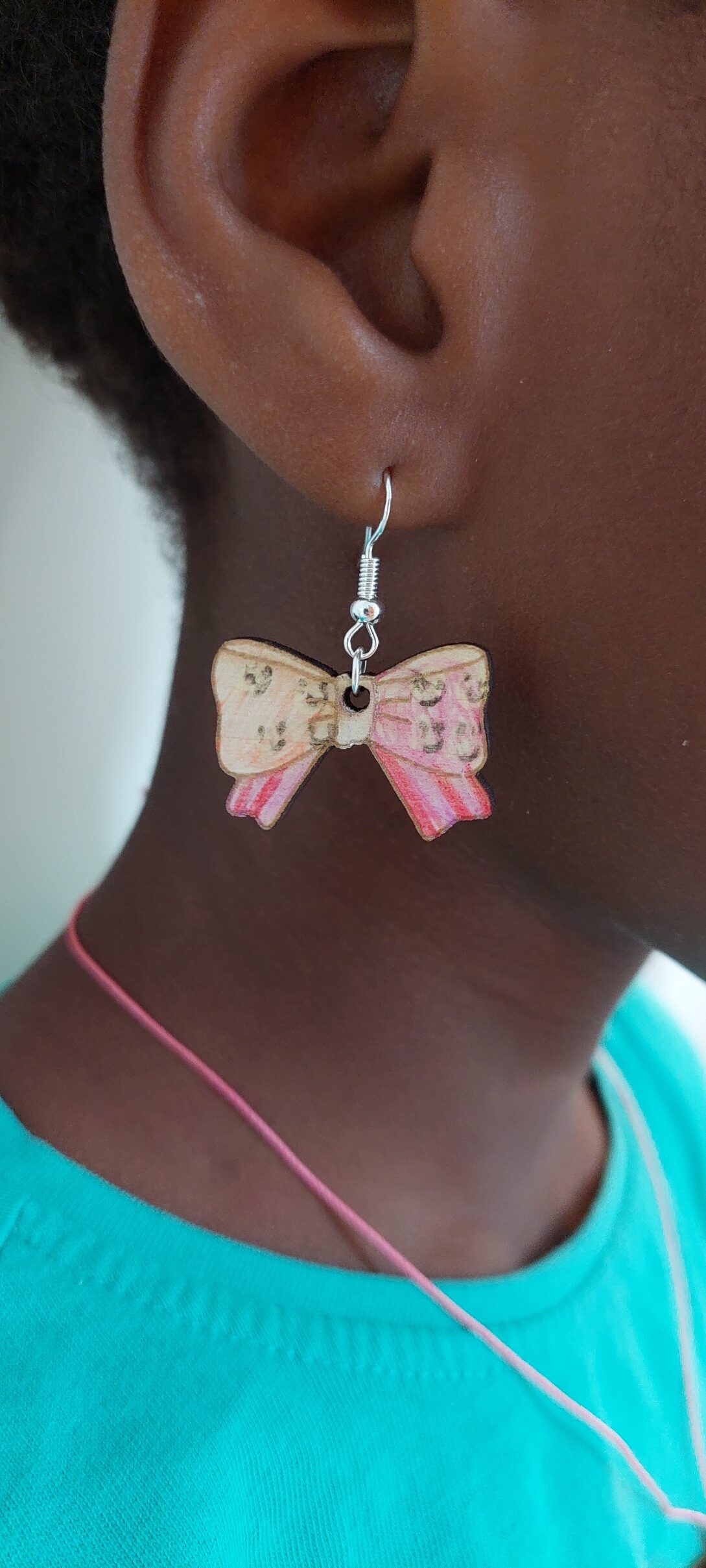 Holzschleifen für DIY-Schmuckprojekte wie Ohrringe oder Ketten