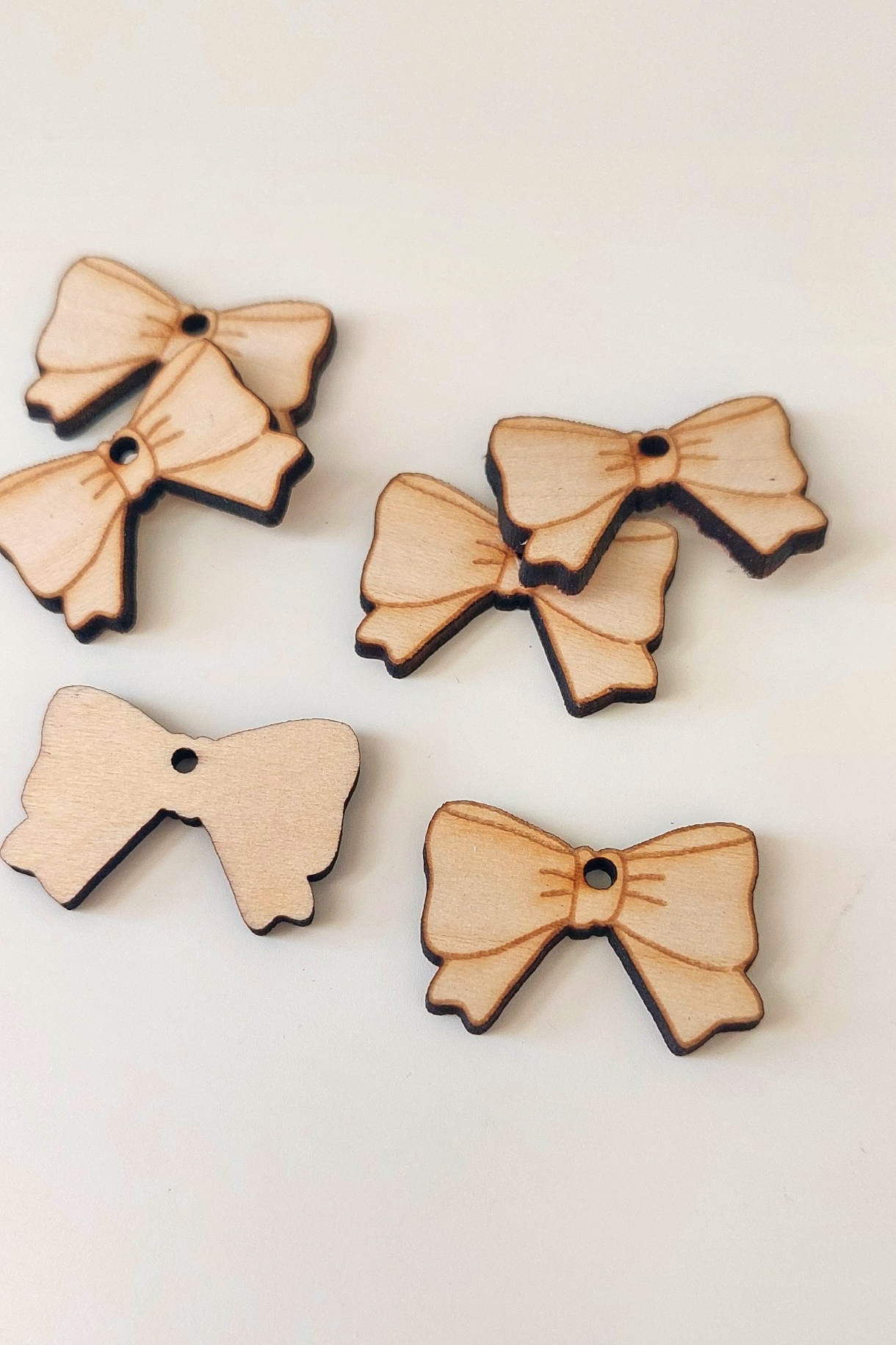 Holzschleifen für DIY-Schmuckprojekte wie Ohrringe oder Ketten