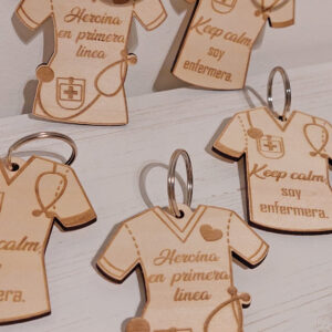 Schlüsselanhänger Schwesternkleid aus Holz mit Spruch / Krankenschwester