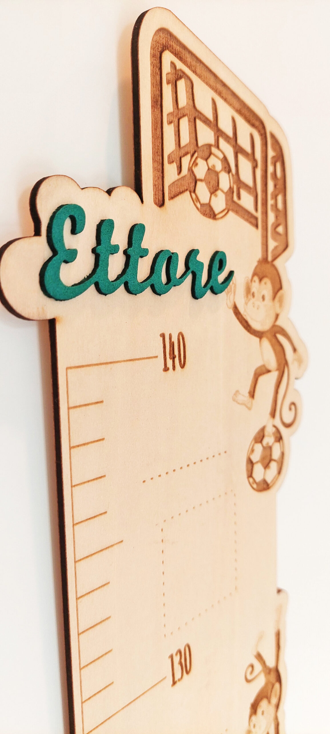 personalisierte Messlatte aus Holz