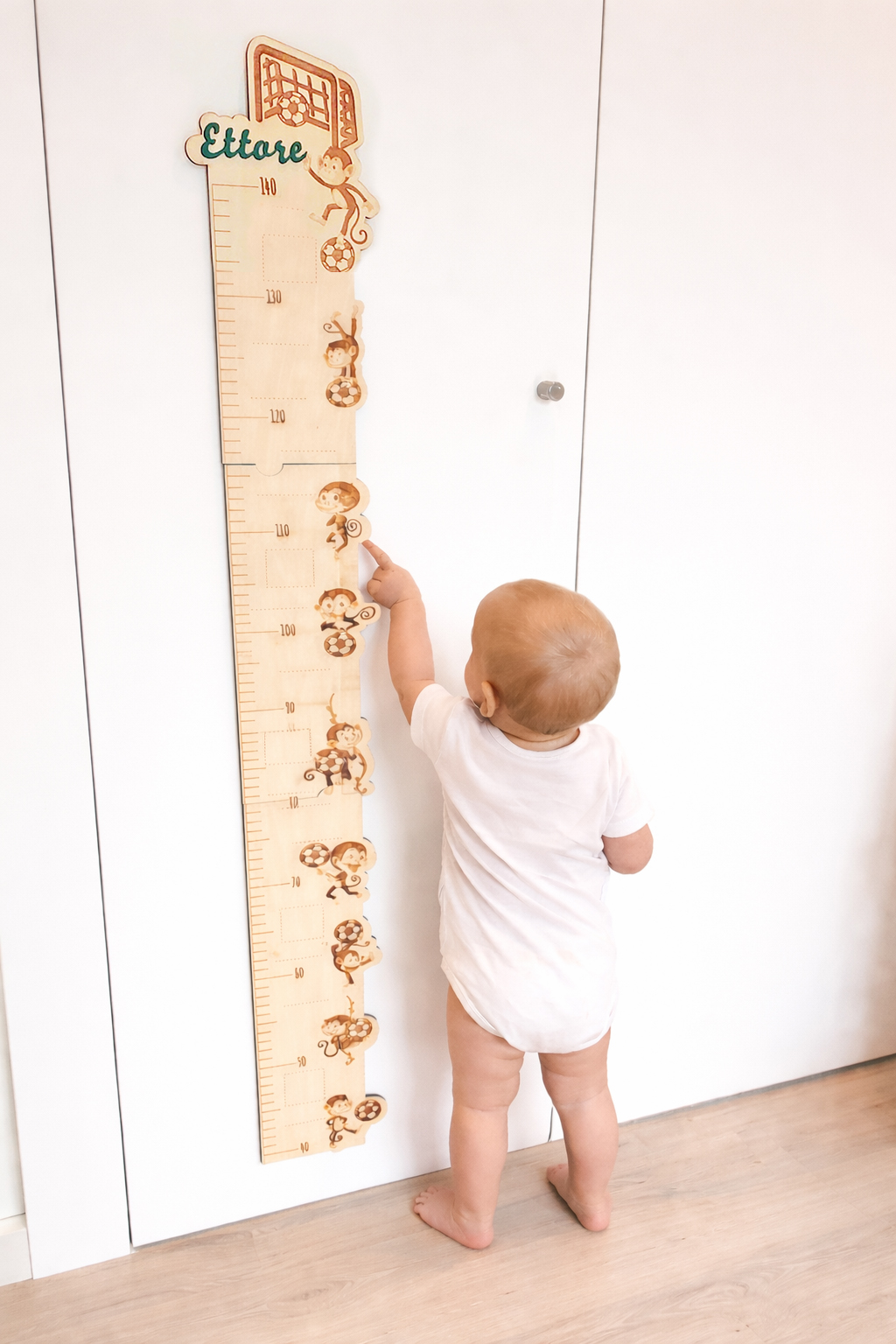 personalisierte Messlatte aus Holz