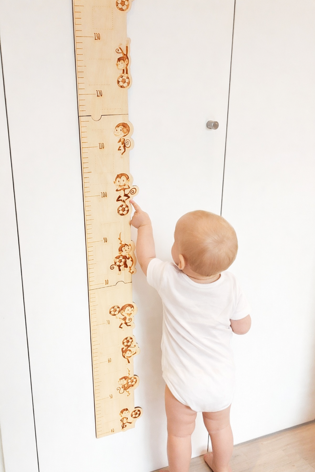 personalisierte Messlatte aus Holz