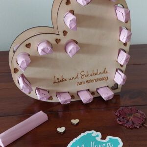 Holz-Herzständer mit Botschaft & Pralinenplätzen – personalisierbar