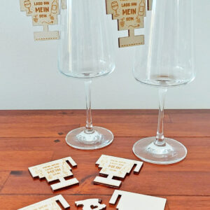 Weinglasanhänger aus Holz personalisierbar für Feiern